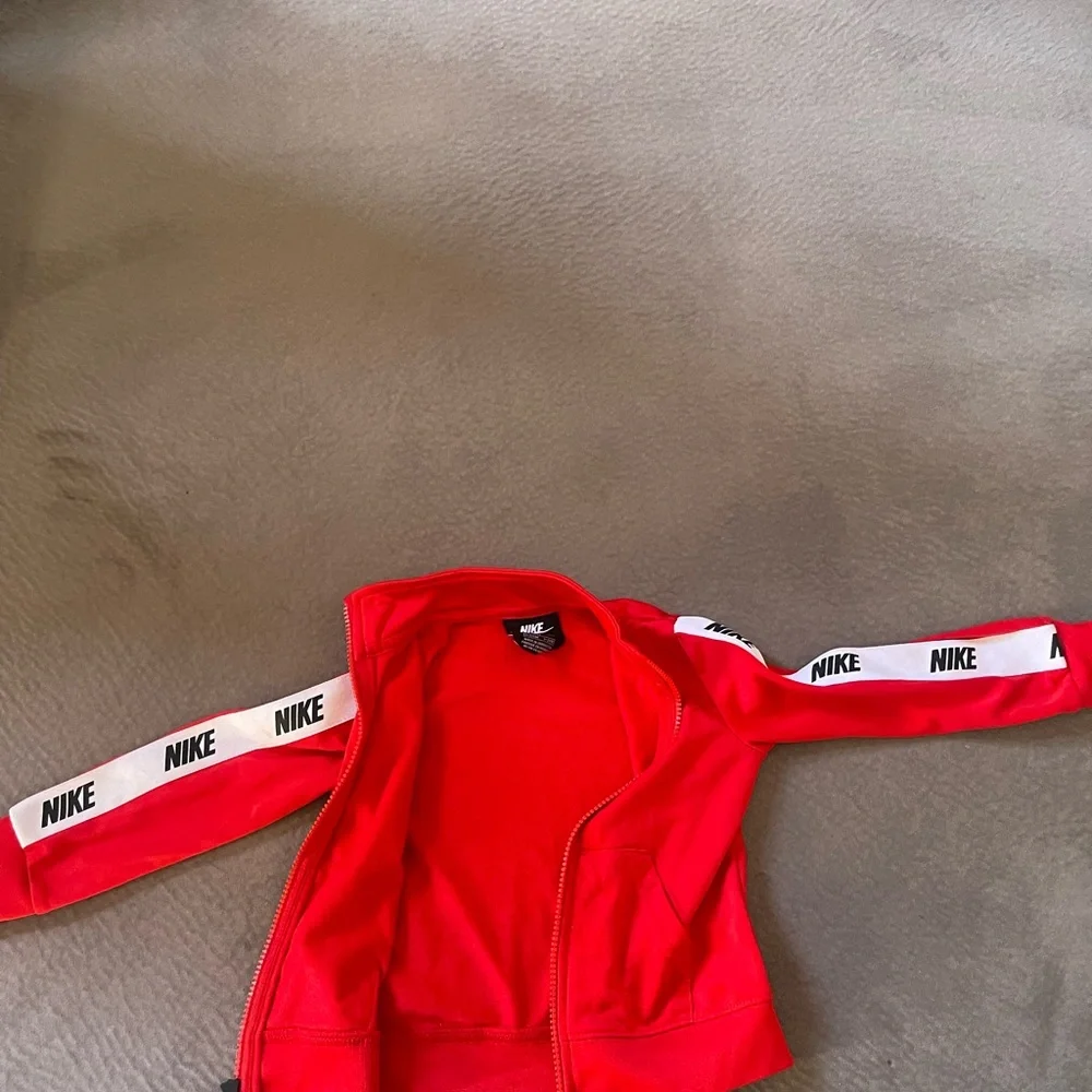 Nike Kids Red Tracksuit Set with White Logo Tape - Picture 4 of 8